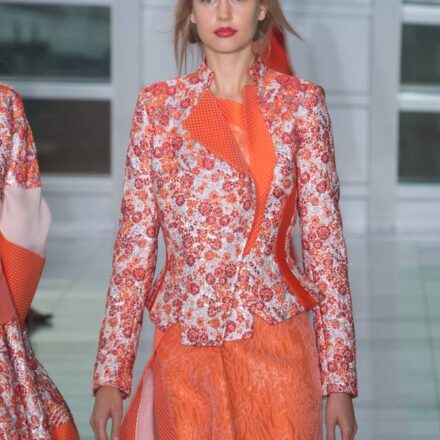 Visto en las Fashion Weeks: el falso bob con una media coleta estricta