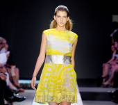 Cabello “splash” para un look deportivo chic