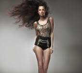 Maquillarse con cabello moreno
