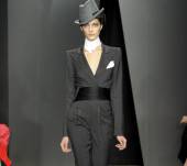 Visto sobre la pasarela: el sombrero masculino-femenino